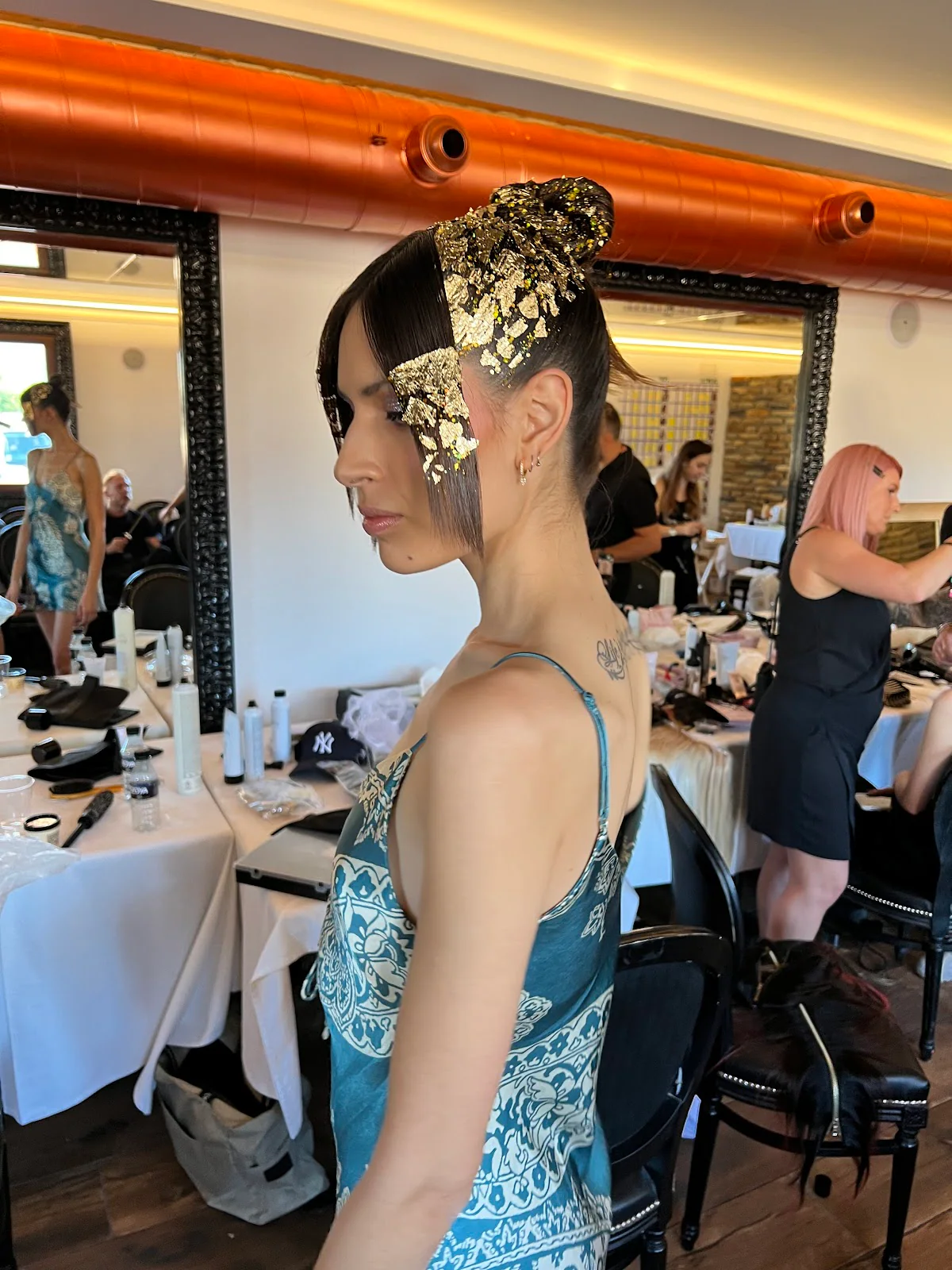 Preparazione di un look nel lavoro di Diego Hair Cult