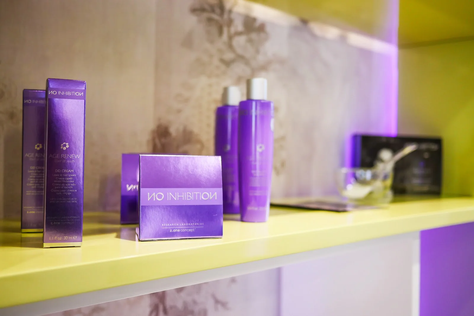 Dettaglio dell'area prodotti nel salone Diego Hair Cult